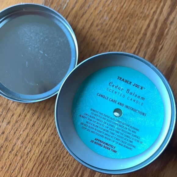 TRADER JOE'S Scented Candle Tin Cedar Balsam 5.7 oz. - Picture 3 of 4